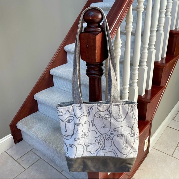 Unique “Faces” Lined 3 Pocket Coin Purse Faux Leather Tote Shopping Bag Artsy - Picture 2 of 12